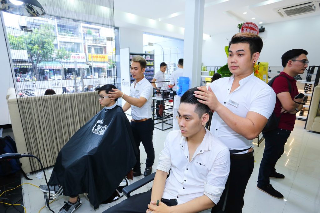 Tiết lộ top 7 tiệm cắt tóc nam đẹp ở Hà Nội - Vua Nệm