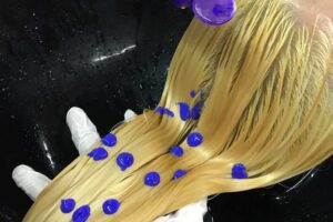 Cách khử màu nhuộm tóc