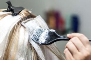 Cách tẩy tóc không bị khô