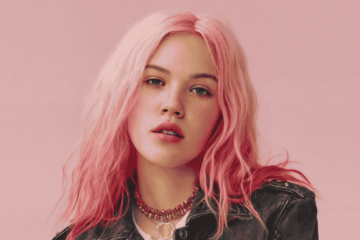 Tóc màu nâu sữa pha hồng