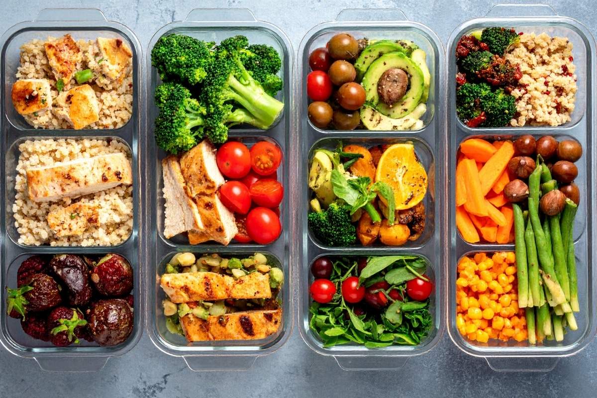 Một chế độ ăn giàu protein, kẽm và các vitamin nhóm B để nuôi dưỡng mái tóc đẹp